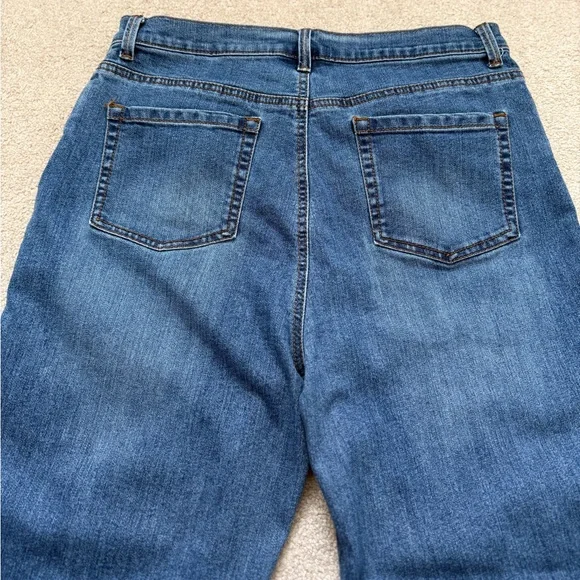 Gloria Vanderbilt Blue Straight Mom Jeans with Floral Embroidery Size 12 - Picture 5 of 6